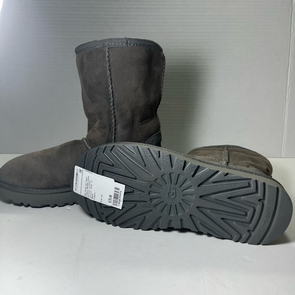 UGG Boots - Picture 6 of 6